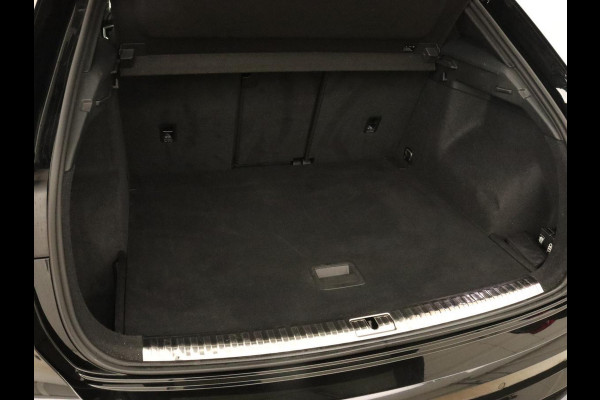 Audi Q3 35 TFSI S Line | Panoramadak | Stoelverwarming | Adaptive cruise | Camera | Carplay | Virtual Cockpit | Navigatie | Sportstoelen | Half leder | Climate control | Virtual Cockpit