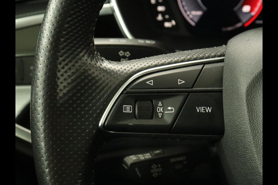 Audi Q3 35 TFSI S Line | Panoramadak | Stoelverwarming | Adaptive cruise | Camera | Carplay | Virtual Cockpit | Navigatie | Sportstoelen | Half leder | Climate control | Virtual Cockpit
