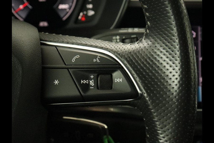 Audi Q3 35 TFSI S Line | Panoramadak | Stoelverwarming | Adaptive cruise | Camera | Carplay | Virtual Cockpit | Navigatie | Sportstoelen | Half leder | Climate control | Virtual Cockpit