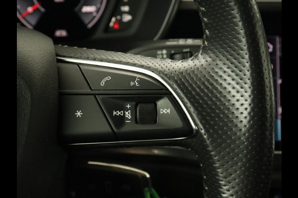 Audi Q3 35 TFSI S Line | Panoramadak | Stoelverwarming | Adaptive cruise | Camera | Carplay | Virtual Cockpit | Navigatie | Sportstoelen | Half leder | Climate control | Virtual Cockpit