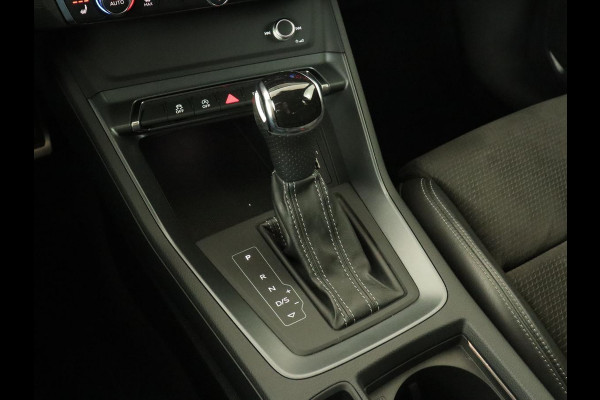 Audi Q3 35 TFSI S Line | Panoramadak | Stoelverwarming | Adaptive cruise | Camera | Carplay | Virtual Cockpit | Navigatie | Sportstoelen | Half leder | Climate control | Virtual Cockpit