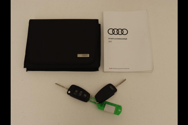 Audi Q3 35 TFSI S Line | Panoramadak | Stoelverwarming | Adaptive cruise | Camera | Carplay | Virtual Cockpit | Navigatie | Sportstoelen | Half leder | Climate control | Virtual Cockpit