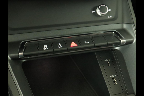Audi Q3 35 TFSI S Line | Panoramadak | Stoelverwarming | Adaptive cruise | Camera | Carplay | Virtual Cockpit | Navigatie | Sportstoelen | Half leder | Climate control | Virtual Cockpit