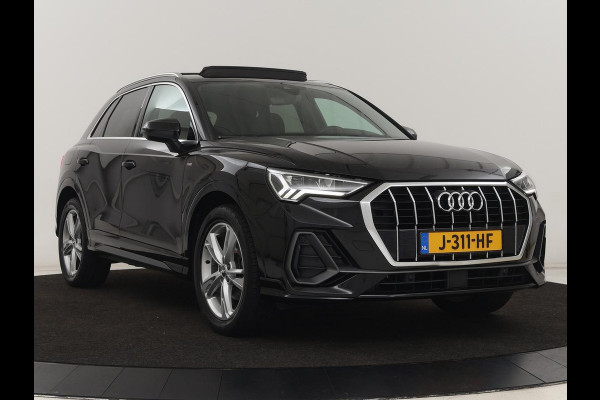 Audi Q3 35 TFSI S Line | Panoramadak | Stoelverwarming | Adaptive cruise | Camera | Carplay | Virtual Cockpit | Navigatie | Sportstoelen | Half leder | Climate control | Virtual Cockpit