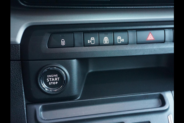 Opel Zafira-e Life 75 kWh 6-persoons VIP uitvoering, voorzien van alle opties Opel Zafira-e Life 75 kWh 6-persoons VIP uitvoering, voorzien van alle opties