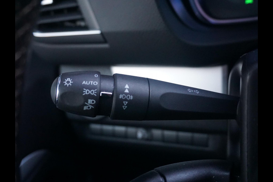 Opel Zafira-e Life 75 kWh 6-persoons VIP uitvoering, voorzien van alle opties Opel Zafira-e Life 75 kWh 6-persoons VIP uitvoering, voorzien van alle opties