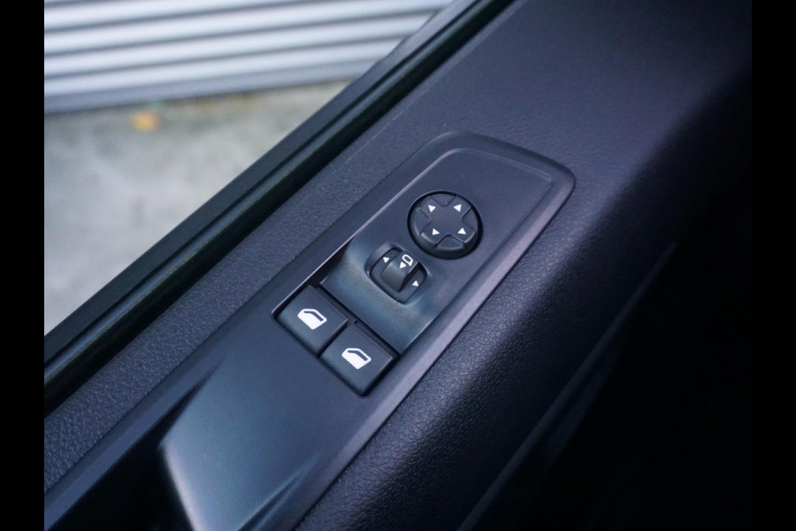 Opel Zafira-e Life 75 kWh 6-persoons VIP uitvoering, voorzien van alle opties Opel Zafira-e Life 75 kWh 6-persoons VIP uitvoering, voorzien van alle opties