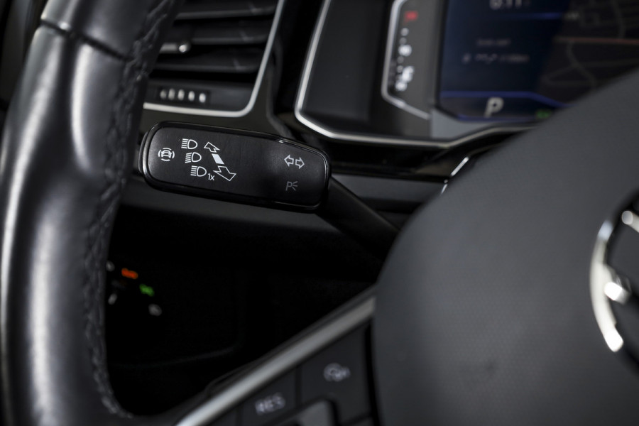 Volkswagen Taigo 1.0 TSI 110 PK R-Line Business - Automaat | Dig. Cockpit | Adapt. Cruise | PDC | Camera | NAV + App.Connect | ECC | DAB | LM 17" |