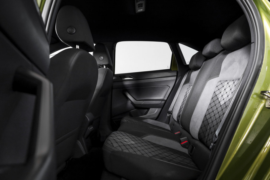 Volkswagen Taigo 1.0 TSI 110 PK R-Line Business - Automaat | Dig. Cockpit | Adapt. Cruise | PDC | Camera | NAV + App.Connect | ECC | DAB | LM 17" |