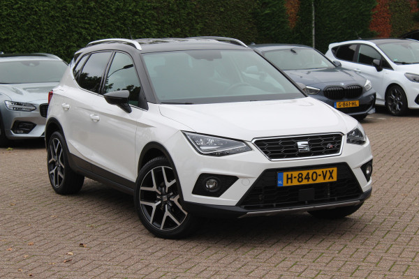 Seat Arona 1.0 TSI FR Xcellence Business Intense / Navigatie / Parkeerhulp achter / LED / 17'' / Stoelverwarming / DAB / Cruise Control Adaptief
