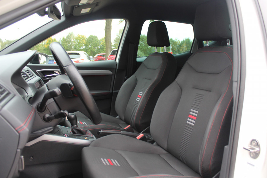 Seat Arona 1.0 TSI FR Xcellence Business Intense / Navigatie / Parkeerhulp achter / LED / 17'' / Stoelverwarming / DAB / Cruise Control Adaptief