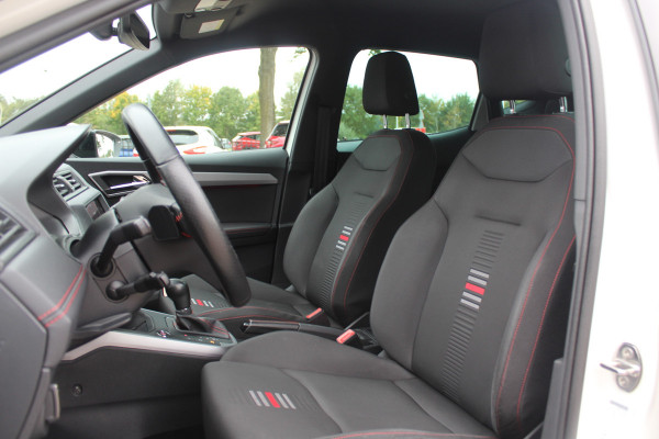 Seat Arona 1.0 TSI FR Xcellence Business Intense / Navigatie / Parkeerhulp achter / LED / 17'' / Stoelverwarming / DAB / Cruise Control Adaptief