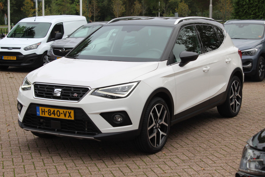 Seat Arona 1.0 TSI FR Xcellence Business Intense / Navigatie / Parkeerhulp achter / LED / 17'' / Stoelverwarming / DAB / Cruise Control Adaptief