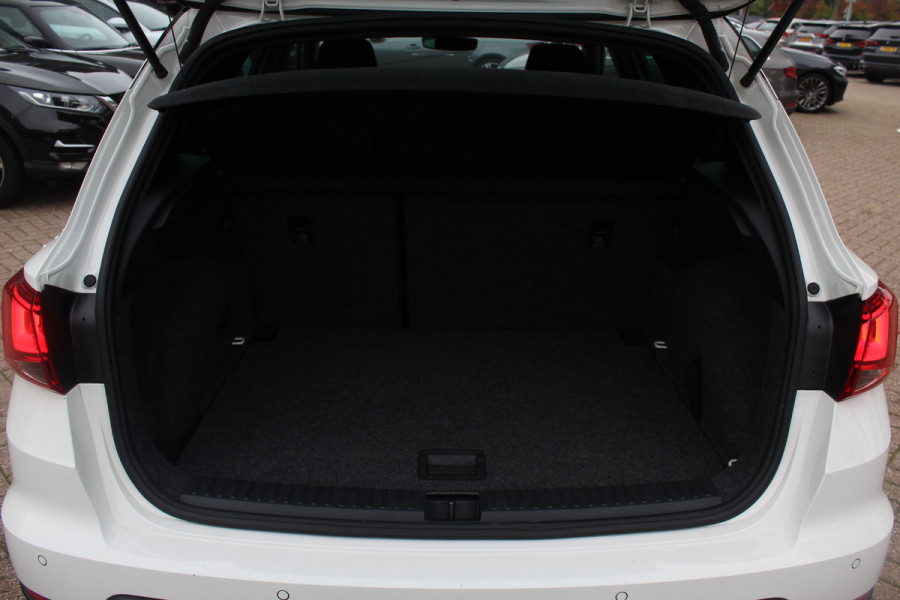 Seat Arona 1.0 TSI FR Xcellence Business Intense / Navigatie / Parkeerhulp achter / LED / 17'' / Stoelverwarming / DAB / Cruise Control Adaptief