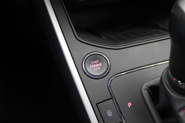 Seat Arona 1.0 TSI FR Xcellence Business Intense / Navigatie / Parkeerhulp achter / LED / 17'' / Stoelverwarming / DAB / Cruise Control Adaptief