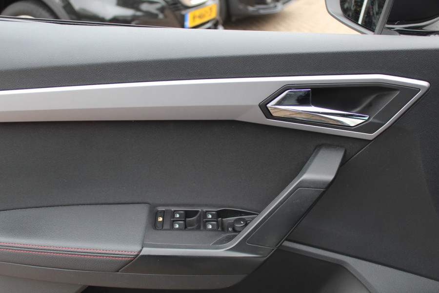 Seat Arona 1.0 TSI FR Xcellence Business Intense / Navigatie / Parkeerhulp achter / LED / 17'' / Stoelverwarming / DAB / Cruise Control Adaptief