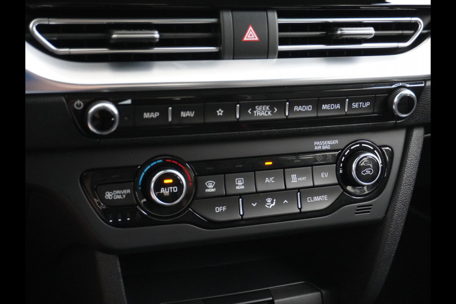 Kia e-Niro DynamicLine 64kWh SOH=100% Warmtepomp Apple Carplay Android Auto Adaptieve Cruise Control Navi Ecc Camera Pdc DAB Stoelverwarming Stuurverwarming Kia Live Lmv 1e Eigenaar 100% Dealeronderhouden