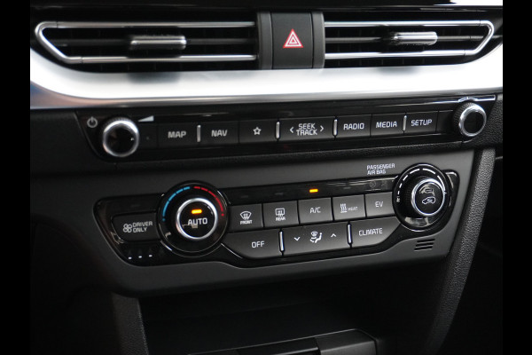 Kia e-Niro DynamicLine 64kWh SOH=100% Warmtepomp Apple Carplay Android Auto Adaptieve Cruise Control Navi Ecc Camera Pdc DAB Stoelverwarming Stuurverwarming Kia Live Lmv 1e Eigenaar 100% Dealeronderhouden