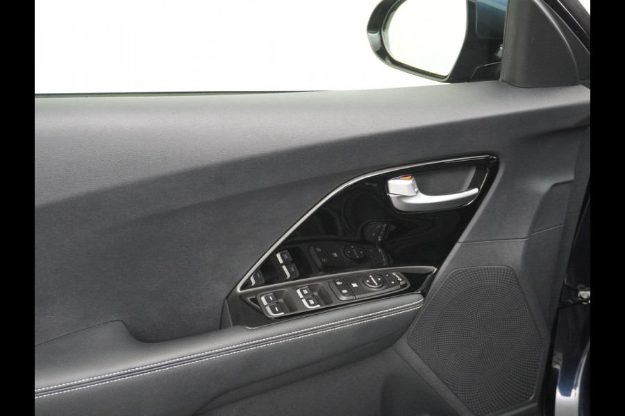 Kia e-Niro DynamicLine 64kWh SOH=100% Warmtepomp Apple Carplay Android Auto Adaptieve Cruise Control Navi Ecc Camera Pdc DAB Stoelverwarming Stuurverwarming Kia Live Lmv 1e Eigenaar 100% Dealeronderhouden