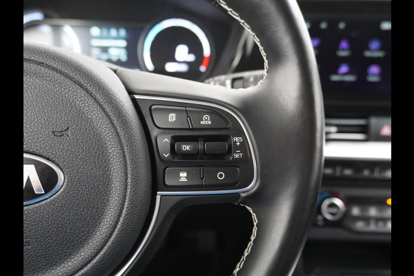 Kia e-Niro DynamicLine 64kWh SOH=100% Warmtepomp Apple Carplay Android Auto Adaptieve Cruise Control Navi Ecc Camera Pdc DAB Stoelverwarming Stuurverwarming Kia Live Lmv 1e Eigenaar 100% Dealeronderhouden