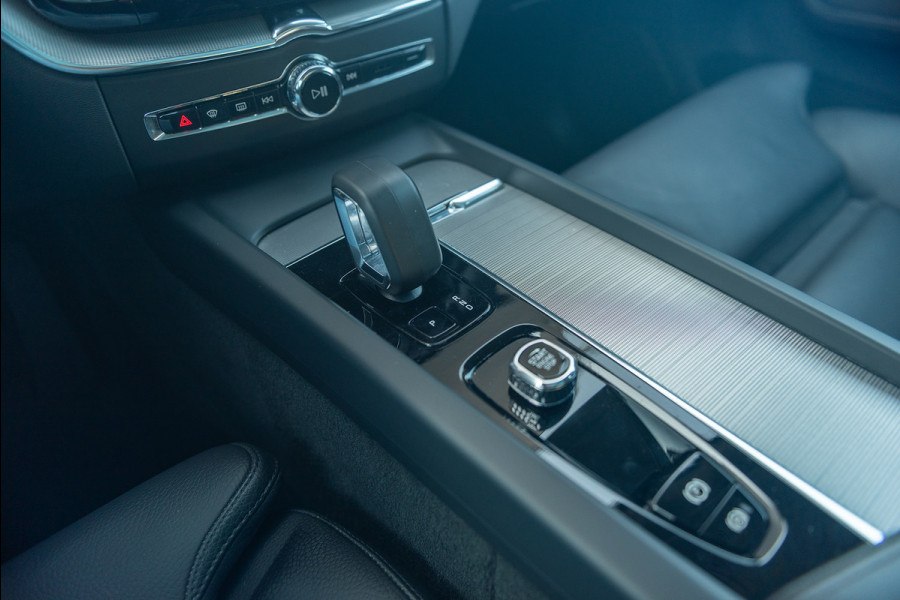 Volvo XC60 T6 Aut. Long Range Plus Dark Trekhaak Leder Parkeercamera 350pk