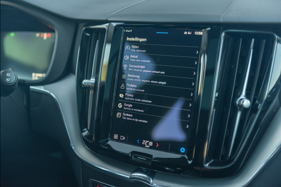 Volvo XC60 T6 Aut. Long Range Plus Dark Trekhaak Leder Parkeercamera 350pk