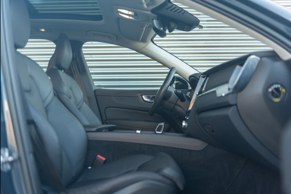 Volvo XC60 T6 Aut. Long Range Plus Dark Trekhaak Leder Parkeercamera 350pk