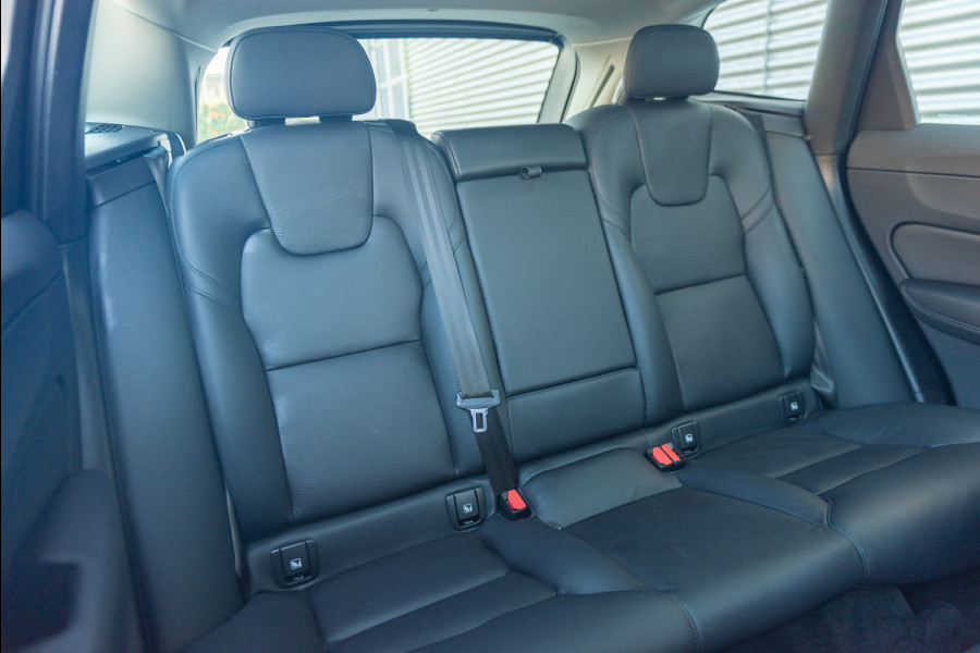 Volvo XC60 T6 Aut. Long Range Plus Dark Trekhaak Leder Parkeercamera 350pk