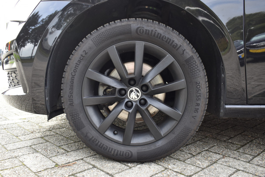 Škoda SCALA 1.0 TSI Business Edition Automaat / Panoramadak / Parkeerhulp / Virtual Cockpit / LED/ Climate Control