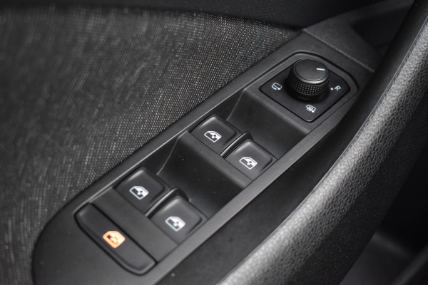 Škoda SCALA 1.0 TSI Business Edition Automaat / Panoramadak / Parkeerhulp / Virtual Cockpit / LED/ Climate Control