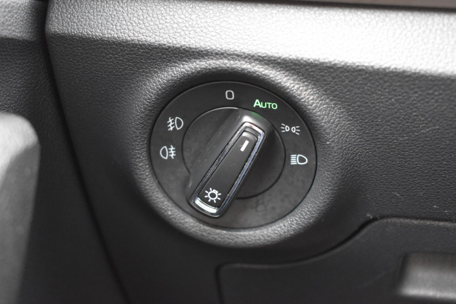 Škoda SCALA 1.0 TSI Business Edition Automaat / Panoramadak / Parkeerhulp / Virtual Cockpit / LED/ Climate Control