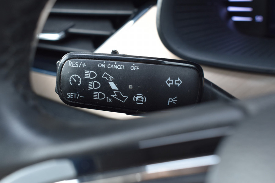 Škoda SCALA 1.0 TSI Business Edition Automaat / Panoramadak / Parkeerhulp / Virtual Cockpit / LED/ Climate Control