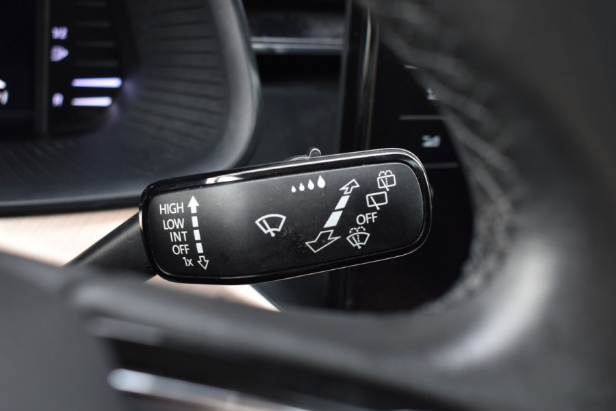 Škoda SCALA 1.0 TSI Business Edition Automaat / Panoramadak / Parkeerhulp / Virtual Cockpit / LED/ Climate Control