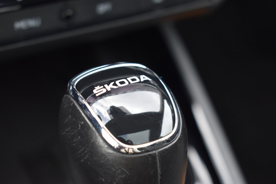 Škoda SCALA 1.0 TSI Business Edition Automaat / Panoramadak / Parkeerhulp / Virtual Cockpit / LED/ Climate Control