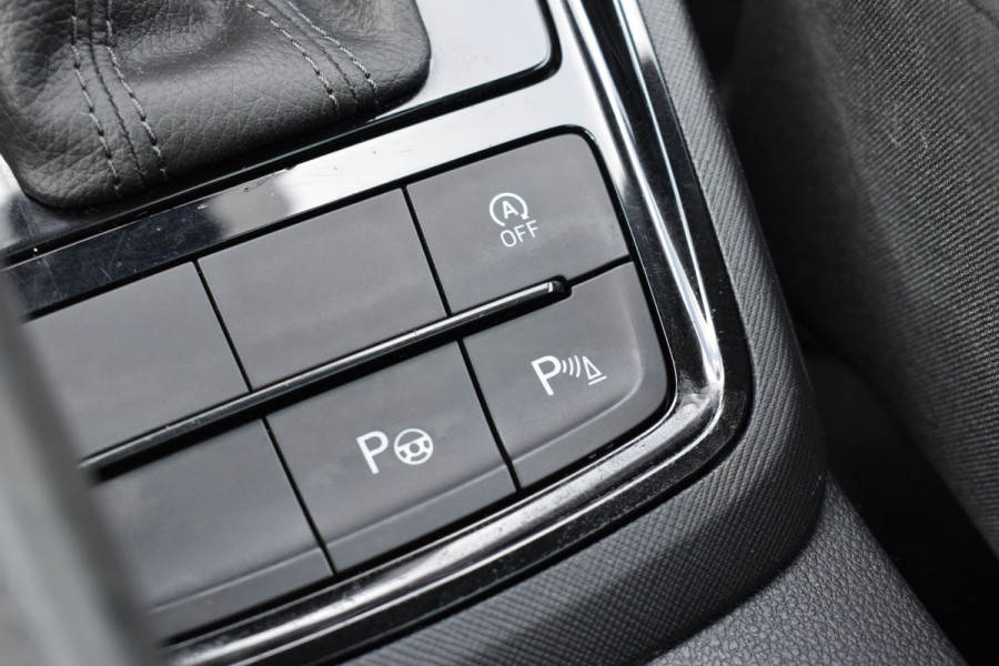 Škoda SCALA 1.0 TSI Business Edition Automaat / Panoramadak / Parkeerhulp / Virtual Cockpit / LED/ Climate Control