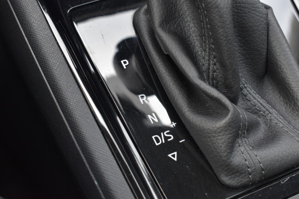 Škoda SCALA 1.0 TSI Business Edition Automaat / Panoramadak / Parkeerhulp / Virtual Cockpit / LED/ Climate Control