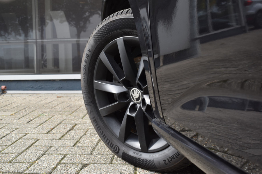 Škoda SCALA 1.0 TSI Business Edition Automaat / Panoramadak / Parkeerhulp / Virtual Cockpit / LED/ Climate Control