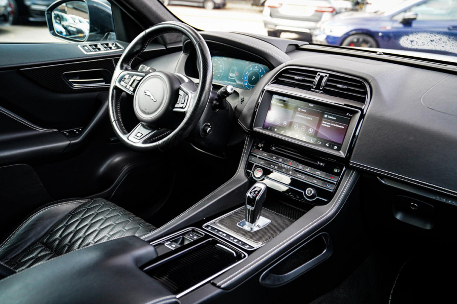 Jaguar F-Pace 5.0 V8 S/C AWD SVR | Lane Assist | Luxe Kuipstoelen | Head up | Meridian Sound system | 551PK | Dealer onderhouden |