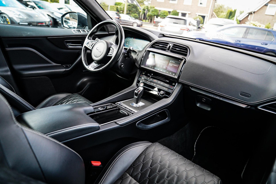 Jaguar F-Pace 5.0 V8 S/C AWD SVR | Lane Assist | Luxe Kuipstoelen | Head up | Meridian Sound system | 551PK | Dealer onderhouden |