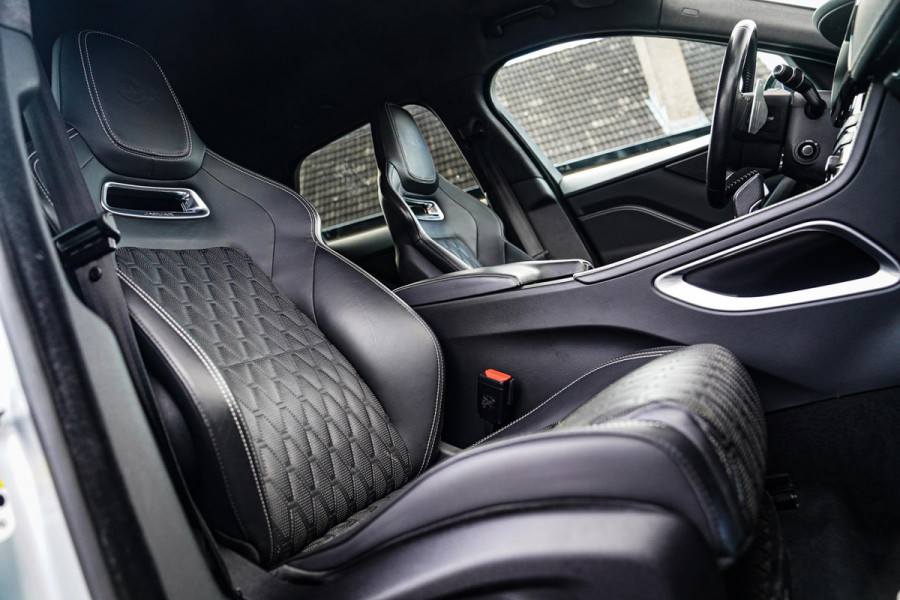 Jaguar F-Pace 5.0 V8 S/C AWD SVR | Lane Assist | Luxe Kuipstoelen | Head up | Meridian Sound system | 551PK | Dealer onderhouden |