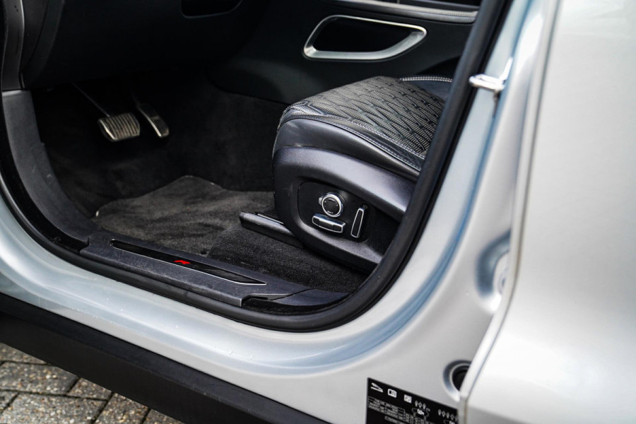 Jaguar F-Pace 5.0 V8 S/C AWD SVR | Lane Assist | Luxe Kuipstoelen | Head up | Meridian Sound system | 551PK | Dealer onderhouden |