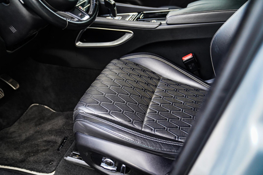 Jaguar F-Pace 5.0 V8 S/C AWD SVR | Lane Assist | Luxe Kuipstoelen | Head up | Meridian Sound system | 551PK | Dealer onderhouden |