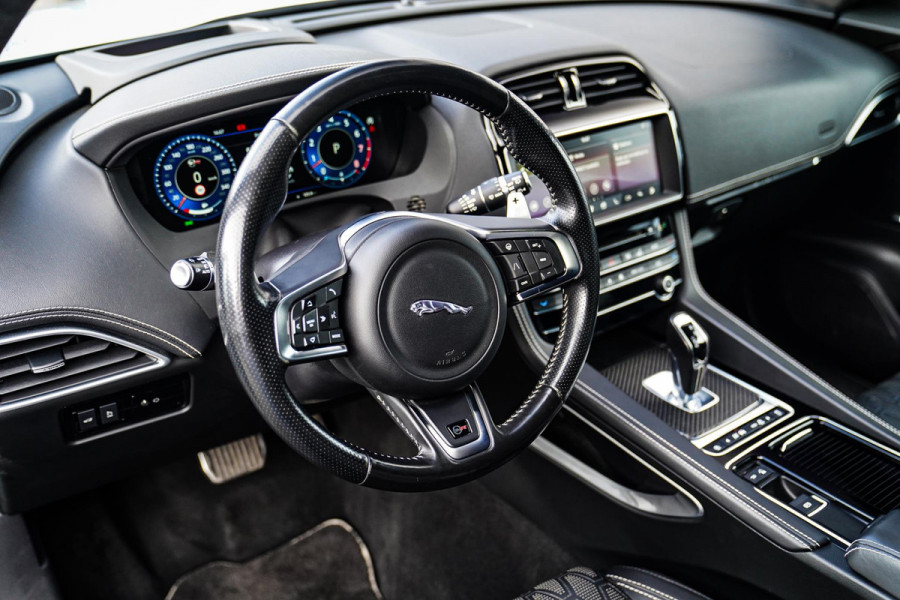 Jaguar F-Pace 5.0 V8 S/C AWD SVR | Lane Assist | Luxe Kuipstoelen | Head up | Meridian Sound system | 551PK | Dealer onderhouden |
