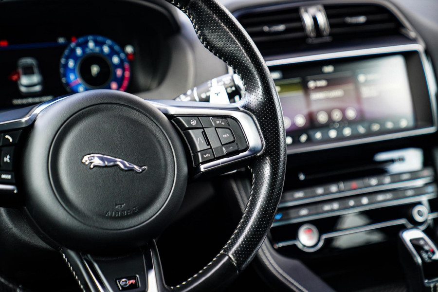 Jaguar F-Pace 5.0 V8 S/C AWD SVR | Lane Assist | Luxe Kuipstoelen | Head up | Meridian Sound system | 551PK | Dealer onderhouden |
