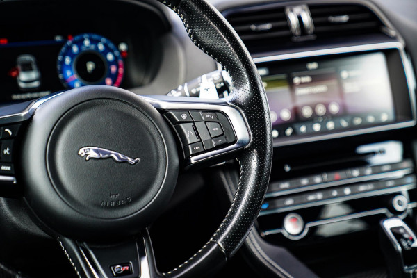 Jaguar F-Pace 5.0 V8 S/C AWD SVR | Lane Assist | Luxe Kuipstoelen | Head up | Meridian Sound system | 551PK | Dealer onderhouden |
