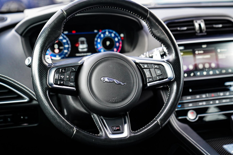 Jaguar F-Pace 5.0 V8 S/C AWD SVR | Lane Assist | Luxe Kuipstoelen | Head up | Meridian Sound system | 551PK | Dealer onderhouden |