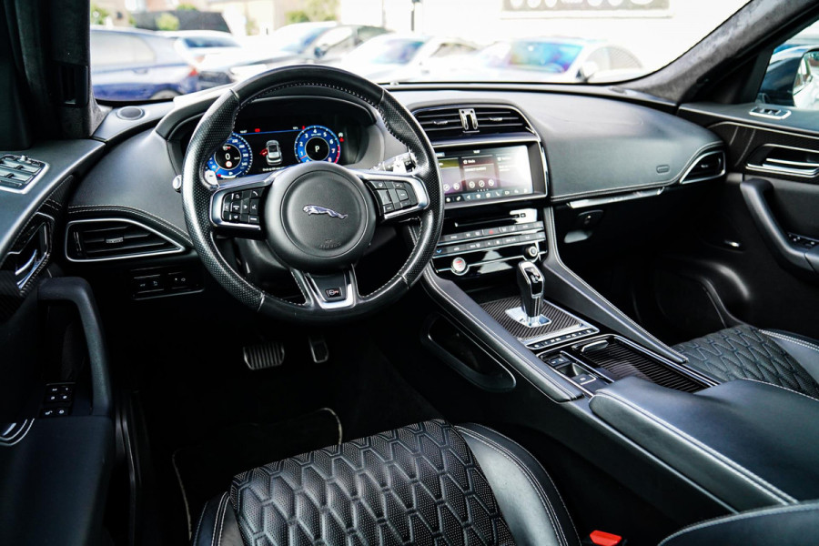Jaguar F-Pace 5.0 V8 S/C AWD SVR | Lane Assist | Luxe Kuipstoelen | Head up | Meridian Sound system | 551PK | Dealer onderhouden |