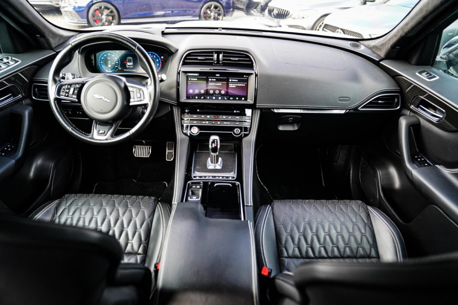 Jaguar F-Pace 5.0 V8 S/C AWD SVR | Lane Assist | Luxe Kuipstoelen | Head up | Meridian Sound system | 551PK | Dealer onderhouden |