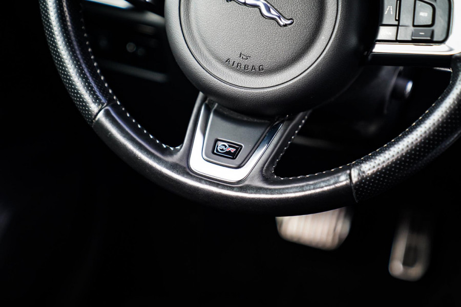 Jaguar F-Pace 5.0 V8 S/C AWD SVR | Lane Assist | Luxe Kuipstoelen | Head up | Meridian Sound system | 551PK | Dealer onderhouden |
