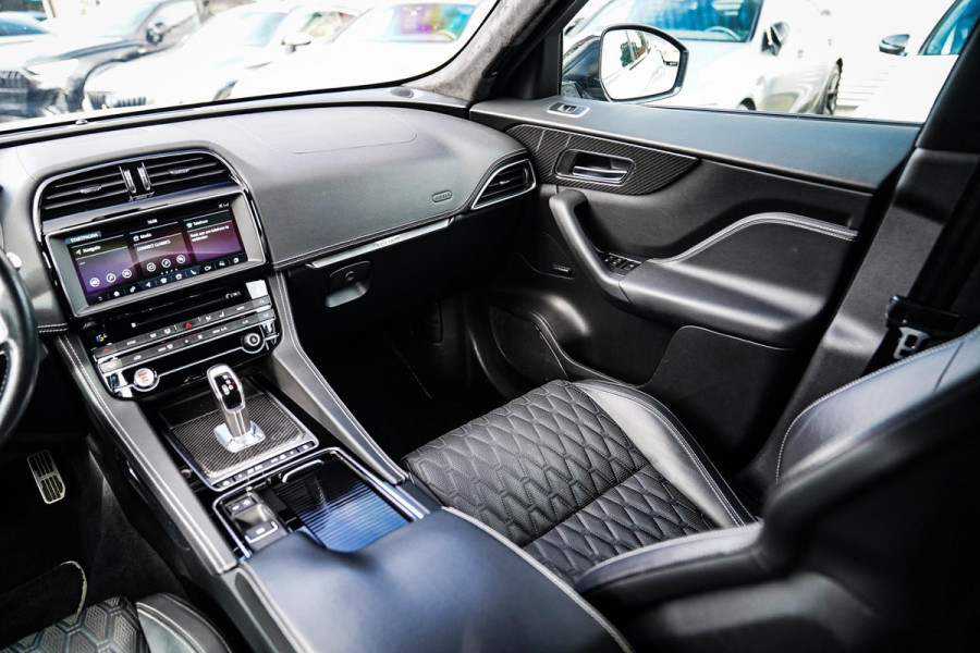 Jaguar F-Pace 5.0 V8 S/C AWD SVR | Lane Assist | Luxe Kuipstoelen | Head up | Meridian Sound system | 551PK | Dealer onderhouden |